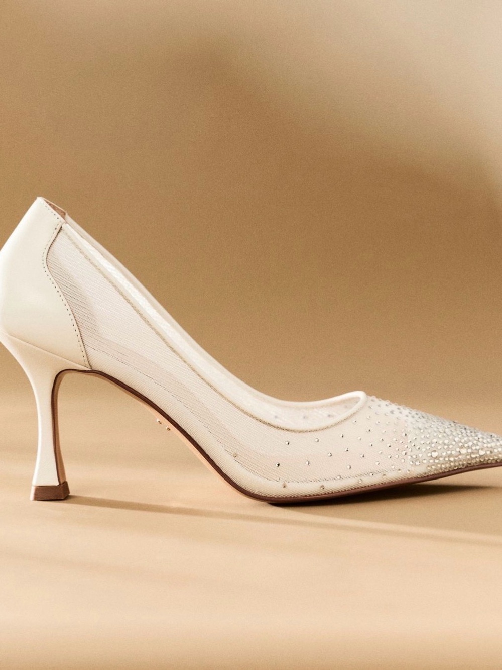 Lola Cruz Anelisse White Rhinestone Mesh Pumps size 9